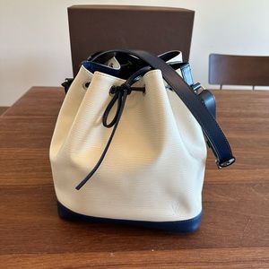 Louis Vuitton NeoNoe Epi Leather Limited Edition Bucket Bag w/ Box & Dust M40881